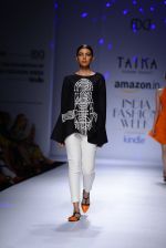 Model walk the ramp for Poonam Bhagat on day 4 of Amazon India Fashion Week on 28th March 2015 (64)_5517e6cceac7b.JPG