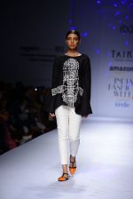 Model walk the ramp for Poonam Bhagat on day 4 of Amazon India Fashion Week on 28th March 2015 (67)_5517e6d2d6ab3.JPG