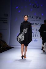 Model walk the ramp for Poonam Bhagat on day 4 of Amazon India Fashion Week on 28th March 2015 (79)_5517e6eb03466.JPG