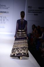 Model walk the ramp for Sahil Kocchar on day 4 of Amazon India Fashion Week on 28th March 2015 (62)_5517e455bf7e1.JPG