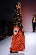 Model walk the ramp for Sonam Dubal on day 4 of Amazon India Fashion Week on 28th March 2015 (102)_5517e4d41b690.JPG