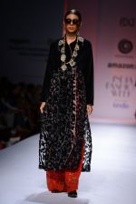 Model walk the ramp for Sonam Dubal on day 4 of Amazon India Fashion Week on 28th March 2015 (129)_5517e55cb1f24.JPG