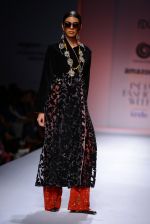 Model walk the ramp for Sonam Dubal on day 4 of Amazon India Fashion Week on 28th March 2015 (131)_5517e568c86be.JPG