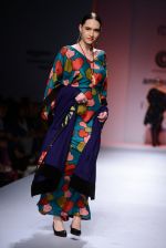 Model walk the ramp for Sonam Dubal on day 4 of Amazon India Fashion Week on 28th March 2015 (152)_5517e5c4687c7.JPG