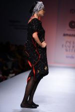 Model walk the ramp for Sonam Dubal on day 4 of Amazon India Fashion Week on 28th March 2015 (163)_5517e5fcaeae9.JPG