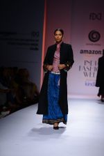 Model walk the ramp for Sonam Dubal on day 4 of Amazon India Fashion Week on 28th March 2015 (26)_5517e36919e26.JPG
