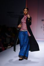 Model walk the ramp for Sonam Dubal on day 4 of Amazon India Fashion Week on 28th March 2015 (30)_5517e378bc8eb.JPG