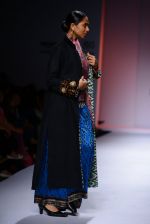 Model walk the ramp for Sonam Dubal on day 4 of Amazon India Fashion Week on 28th March 2015 (35)_5517e389421f5.JPG