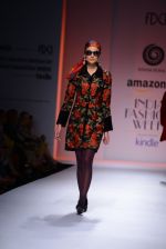 Model walk the ramp for Sonam Dubal on day 4 of Amazon India Fashion Week on 28th March 2015 (69)_5517e42740ff2.JPG