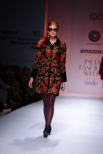 Model walk the ramp for Sonam Dubal on day 4 of Amazon India Fashion Week on 28th March 2015 (73)_5517e438d85b9.JPG