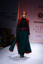 Model walk the ramp for Sonam Dubal on day 4 of Amazon India Fashion Week on 28th March 2015 (82)_5517e4670a1e4.JPG