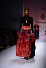 Model walk the ramp for Sonam Dubal on day 4 of Amazon India Fashion Week on 28th March 2015 (9)_5517e34995df8.JPG