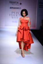 Sonal Chauhan walk the ramp for Nikhita on day 4 of Amazon India Fashion Week on 28th March 2015 (11)_5517e3ce5b690.JPG
