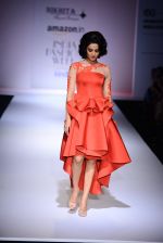 Sonal Chauhan walk the ramp for Nikhita on day 4 of Amazon India Fashion Week on 28th March 2015 (13)_5517e3d57411f.JPG