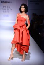 Sonal Chauhan walk the ramp for Nikhita on day 4 of Amazon India Fashion Week on 28th March 2015 (23)_5517e40e37896.JPG