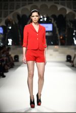 Model walk the ramp for Amazon India Fashion Week Grand Finale on 29th March 2015(216)_5518f4834472a.JPG