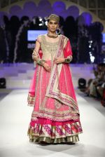 Model walk the ramp for Amazon India Fashion Week Grand Finale on 29th March 2015(288)_5518f5c252648.JPG