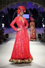 Model walk the ramp for Amazon India Fashion Week Grand Finale on 29th March 2015(302)_5518f5d76e5e0.JPG