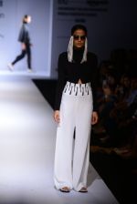 Model walk the ramp for Shweta Kapur on day 4 of Amazon India Fashion Week on 28th March 2015 (53)_5518f655ea4dc.JPG