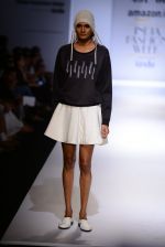 Model walk the ramp for Shweta Kapur on day 4 of Amazon India Fashion Week on 28th March 2015 (56)_5518f65b06f0a.JPG