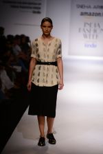Model walk the ramp for Sneha Arora on day 4 of Amazon India Fashion Week on 28th March 2015 (33)_5519108c596a2.JPG
