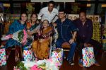Sachin Pilgaonkar, Tinnu Anand, Sarita Joshi, Anup Soni, Juhi Babbar at Susheela Pathak_s Great Grandma_s Kitchen Secret Book Launch in Mumbai on 29th March 2015 (49)_551915cb8bd78.JPG