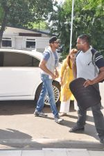 Hrithik Roshan leaves for Bhuj shoot on 30th March 2015 (6)_551a4a6d8656a.JPG