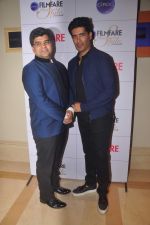 Manish Malhotra at Filmfare & Ciroc Cover Launch of Glamour & Style Awards Issue in Enigma on 30th March 2015 (26)_551a49c822f4e.JPG