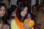 Evelyn Sharma Seeks Bappa_s Blessings for Ishqedarriyaan in Siddhivinayak temple, Mumbai on 31st March 2015 (36)_551b93af0e9c2.jpg