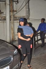 Sushmita Sen takes daughter for a late night movie in PVR on 2nd April 2015 (2)_551e5a0f11194.JPG