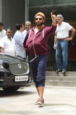 Ranveer Singh out from hospital in Mumbai on 5th April 2015 (10)_55225d936e1dd.JPG