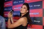 Jacqueline Fernandez unveils the new Samsung S6 in Mumbai on 10th April 2015 (44)_5528f92123aa4.JPG
