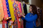Twinkle Khanna at Abu Sandeep Spring Summer collection launch in kemps Corner, Mumbai on 10th April 2015 (3)_5528ff839ff88.JPG