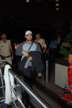 Aamir Khan leaves for disneyland in Mumbai Airport on 11th April 2015 (19)_552a6827b77bc.JPG