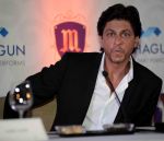 Shah Rukh Khan during the launch of Mahagun_s luxurious properties The M Collection in New Delhi on April 11, 2015 (11)_552b90cc5ef82.JPG