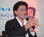 Shah Rukh Khan during the launch of Mahagun_s luxurious properties The M Collection in New Delhi on April 11, 2015 (12)_552b90d0199d0.JPG