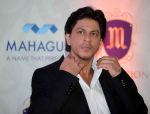 Shah Rukh Khan during the launch of Mahagun_s luxurious properties The M Collection in New Delhi on April 11, 2015 (16)_552b90d9a88e4.JPG