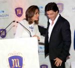 Shah Rukh Khan during the launch of Mahagun_s luxurious properties The M Collection in New Delhi on April 11, 2015 (19)_552b90e203941.JPG