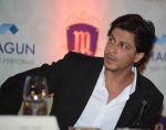 Shah Rukh Khan during the launch of Mahagun_s luxurious properties The M Collection in New Delhi on April 11, 2015 (7)_552b90bf5f2b2.JPG