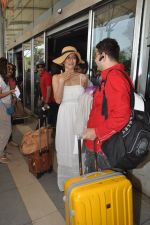 Anusha Dandekar depart to Goa for Planet Hollywood Launch in Mumbai Airport on 14th April 2015 (12)_552e4d5be6f6d.JPG