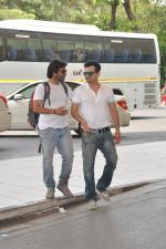Sanjay Kapoor depart to Goa for Planet Hollywood Launch in Mumbai Airport on 14th April 2015 (118)_552e4e6c468f0.JPG