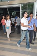 Sanjay Kapoor depart to Goa for Planet Hollywood Launch in Mumbai Airport on 14th April 2015 (123)_552e4e6ee4ac4.JPG