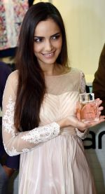 Shazahn Padamsee during the Launch of first Perfume JOEI at Madame showroom, Ambience Mall, gurgaon,Haryana on 14th April 2015 (15)_552e481d57239.JPG