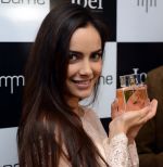 Shazahn Padamsee during the Launch of first Perfume JOEI at Madame showroom, Ambience Mall, gurgaon,Haryana on 14th April 2015 (16)_552e48fa87969.JPG