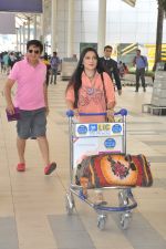 depart to Goa for Planet Hollywood Launch in Mumbai Airport on 14th April 2015 (42)_552e4df256ca3.JPG
