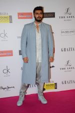 Arjun Kapoor at Grazia young fashion awards red carpet in Leela Hotel on 15th April 2015 (2388)_552ff6b9015ab.JPG