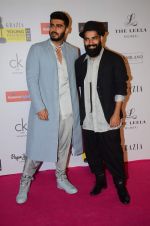 Arjun Kapoor at Grazia young fashion awards red carpet in Leela Hotel on 15th April 2015 (2416)_552ff7089a409.JPG