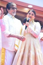 Amitabh Bachchan, Aishwarya Rai Bachchan at Kalyan Jewellers Showroom in Chennai on 18th April 2015 (116)_55365c5f02803.jpg