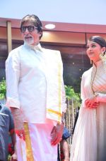 Amitabh Bachchan, Aishwarya Rai Bachchan at Kalyan Jewellers Showroom in Chennai on 18th April 2015 (94)_55365b9153d9c.jpg