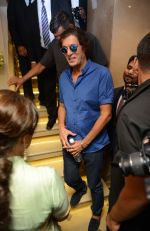 Chunky Pandey at the launch of  Sunar jewellery shop Karol Bagh in New Delhi on 22nd April 2015 (22)_5537b435b7a6a.jpg